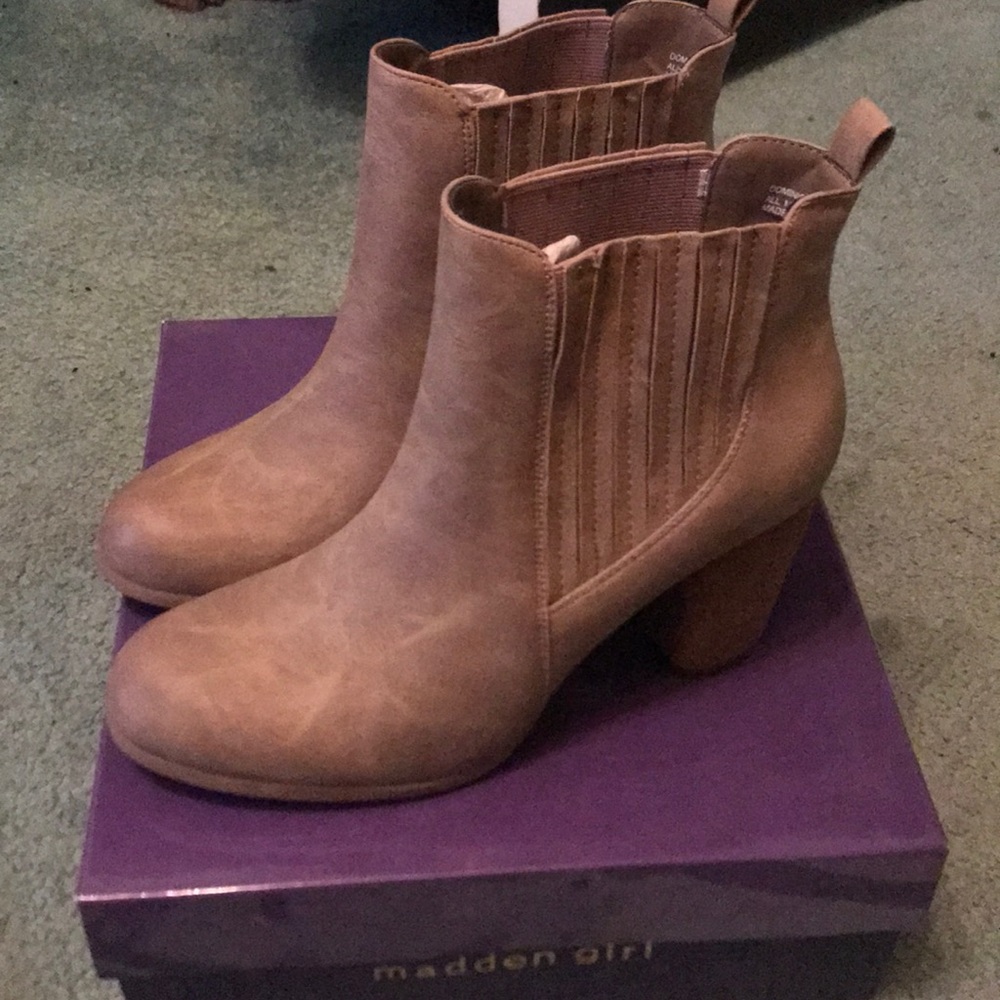 Madden Girl Size 8 Booties